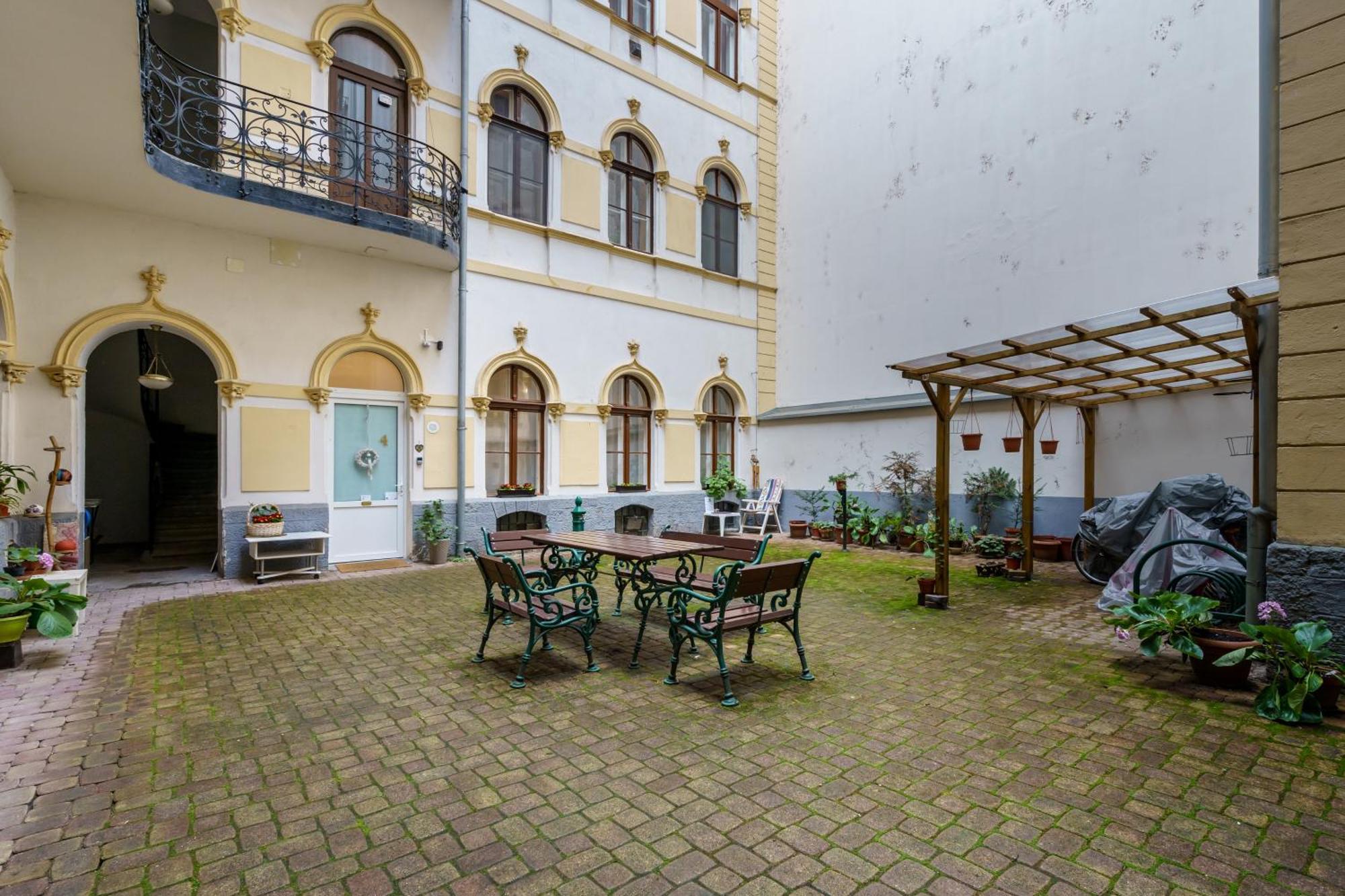 Barka In Downtown Buda Appartement *